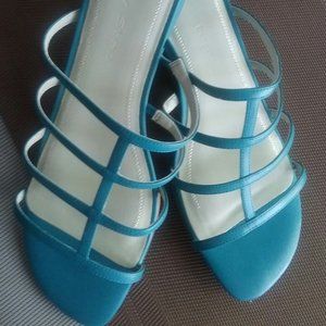 Easy Step Sandals New in Original Box. SZ 8.5M, Blue